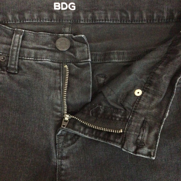BDG Mid-Rise Twig Grazer Black Denim Jeans - Size 28W x 26L - Picture 8 of 10